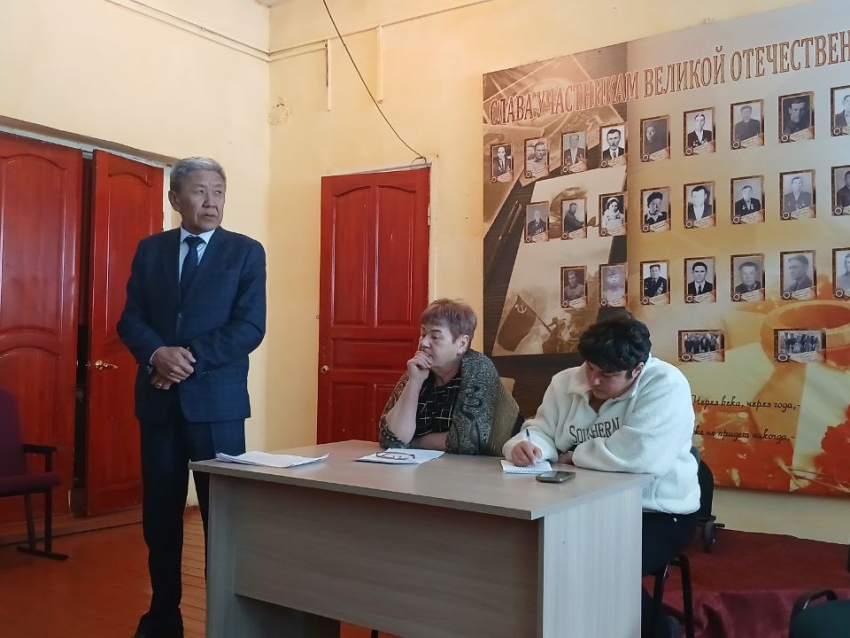 ​Проблему заготовки дров, ремонт и строительство обсудили на сходе граждан в поселениях Дульдургинского района